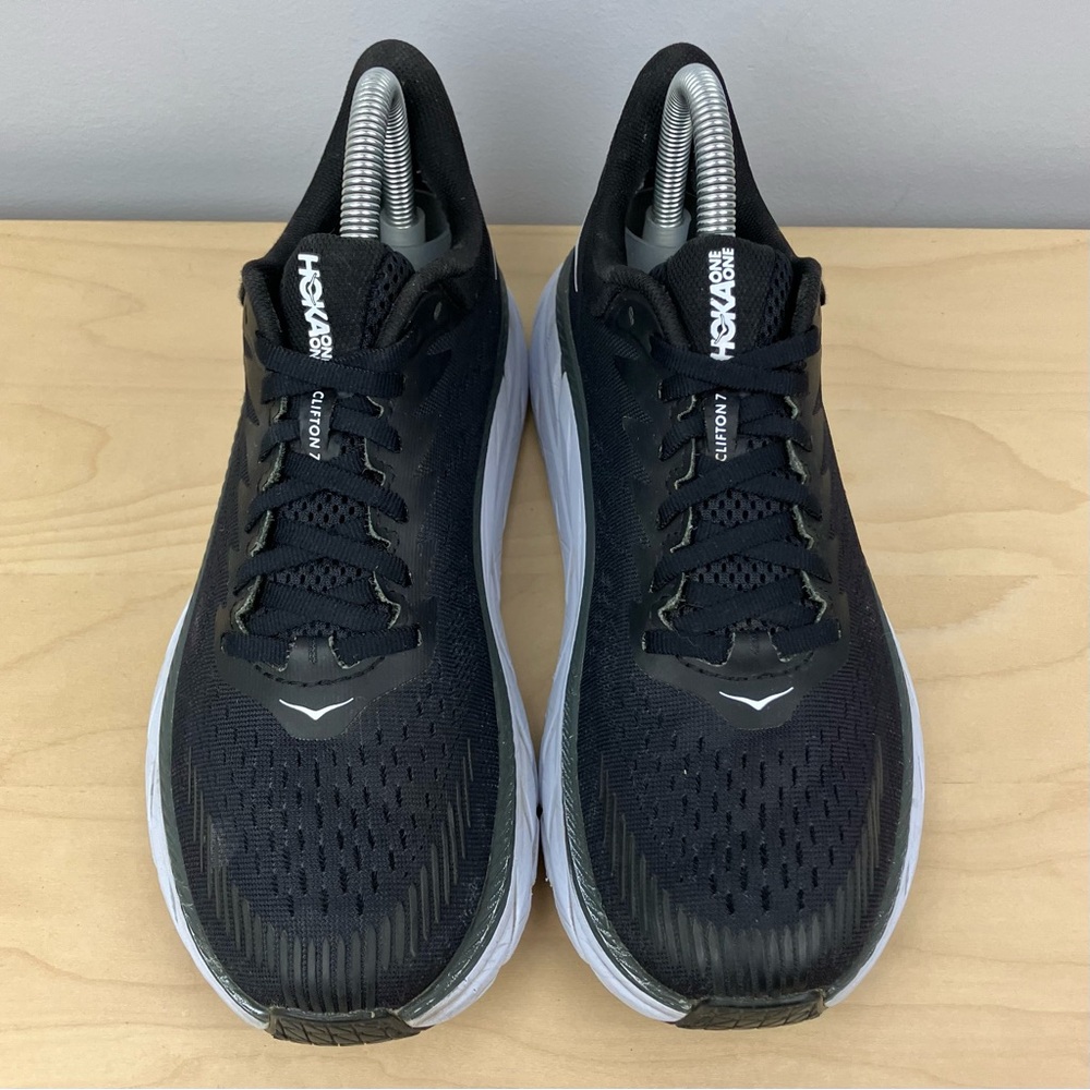 Hoka One One Women’s Size 7.0 Clifton 7 Black & White Athletic Running Shoes - Picture 4 of 10